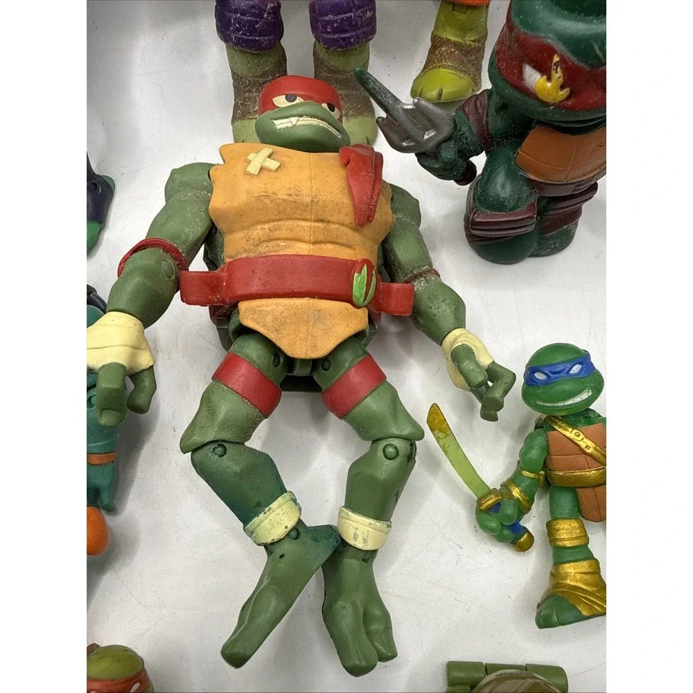 LOT‎ 19 TEENAGE MUTANT NINJA TURTLES ACTION FIGURES
